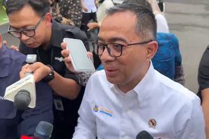 Prabowo Panggil Mendikti Saintek hingga Dirut Garuda ke Istana