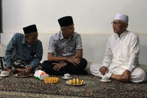 Kunjungi Gus Mus di Rembang, Ganjar Mengaku Ngobrol yang Lucu-lucu