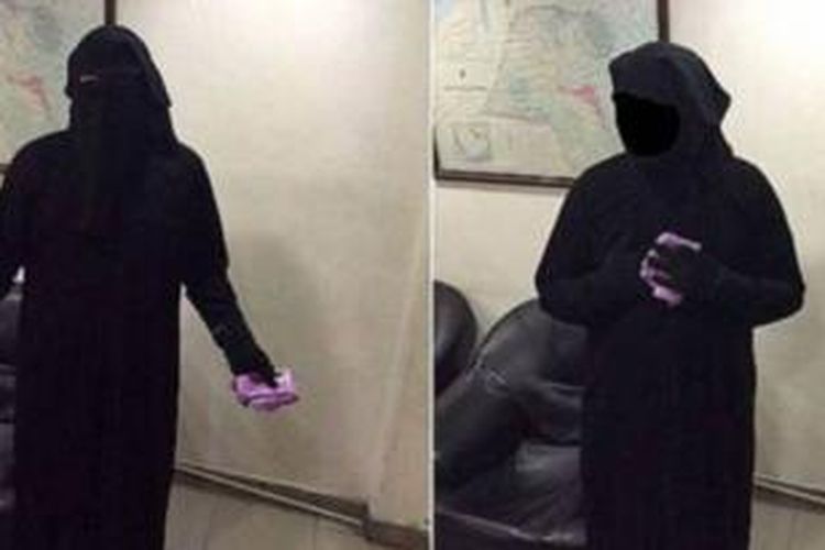 Inilah pria Pakistan yang mengenakan pakaian wanita di dekat sebuah masjid di Kuwait. Pria ini kemudian ditahan polisi namun tidak menyebutkan alasaanya mengenakan pakaian perempuan itu.