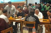 Saat Jokowi Makan Malam di Mie Gacoan Mataram, Warga dan 'Driver' Ojek Rebutan Foto