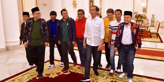 Presiden Joko Widodo bersama sembilan orang sekjen parpol pendukungnya saat bertemu di Istana Presiden Bogor, Selasa (31/7/2018).