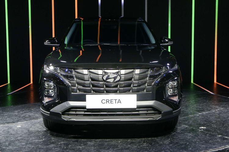 Hyundai Creta dipamerkan di ajang Indonesia International Motor Show (IIMS) 2023 di JIExpo, Kemayoran, Jakarta Pusat, Kamis (16/2/2023). Tenaga Citroen e-C4 bersumber dari baterai lithium-ion berkapasitas 50 kWh bertegangan 400 volt, dapat melaju hingga 350 kilometer dalam kondisi baterai penuh.