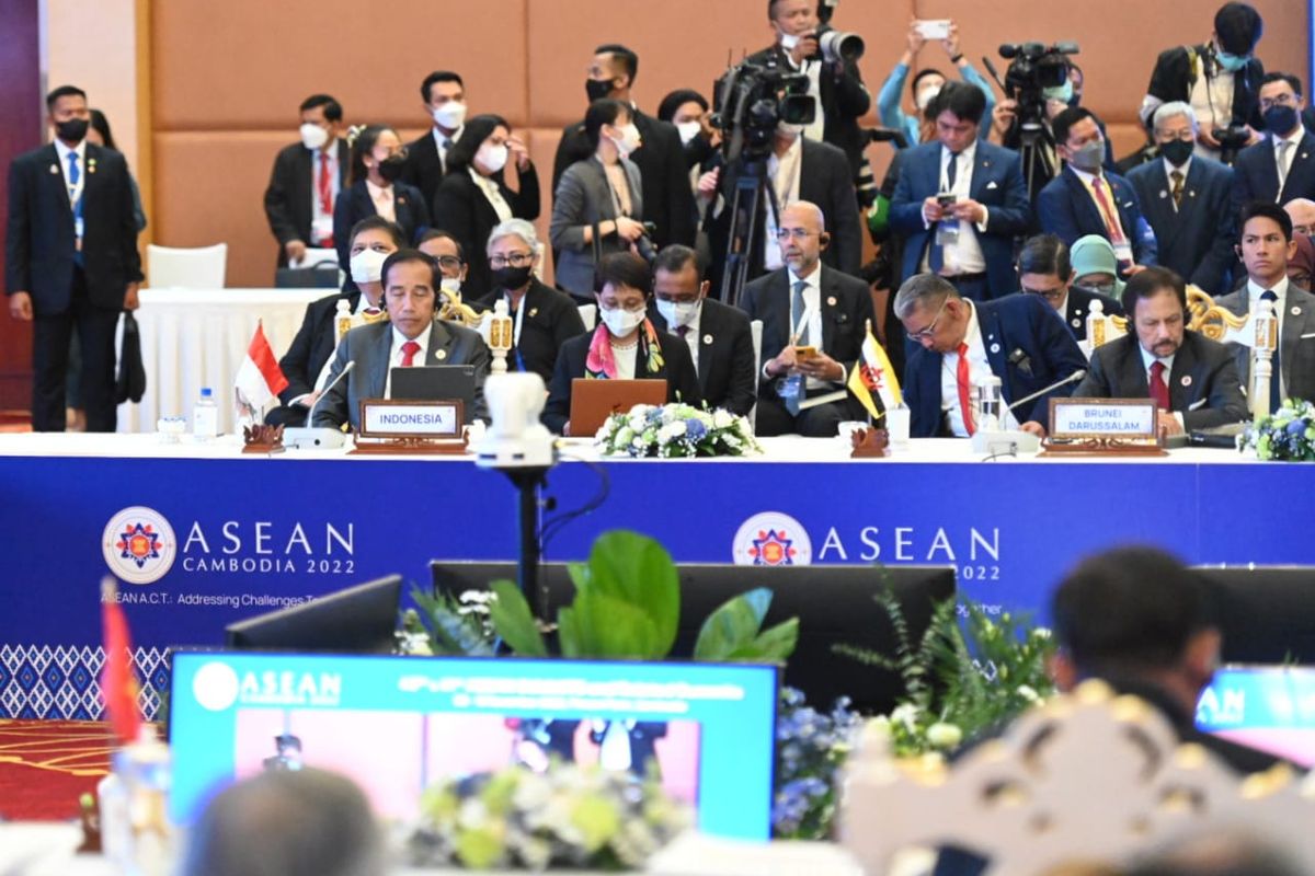 Presiden Joko Widodo saat menghadiri Konferensi Tingkat Tinggi (KTT) ASEAN dan Republik Korea di Phnom Penh, Jumat (11/11/2022).