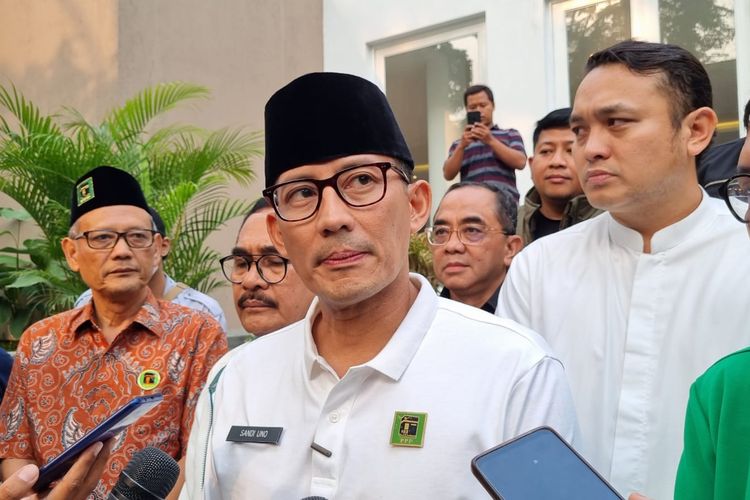 Ketua Badan Pemenangan Pemilu (Bappilu) PPP Sandiaga Uno di halaman Masjid At-Taqwa, Jakarta, Minggu (27/8/2023).
