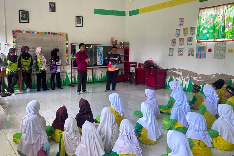 Dukung Pendidikan di Tapal Batas, Dompet Dhuafa Salurkan 37 Paket Belajar