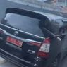 Alami Kecelakaan Tunggal, Kijang Innova Pelat Merah Tabrak Pembatas Underpass Senen
