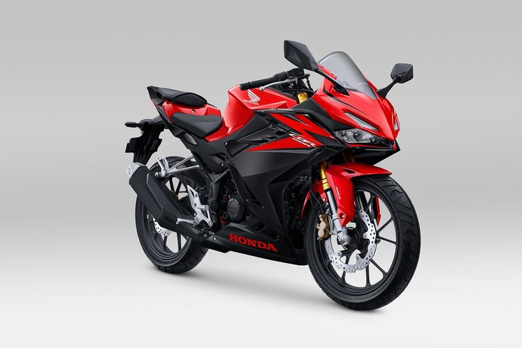 Honda menyegarkan tampilan New CBR150R dengan perubahan stripping bergaya racy.