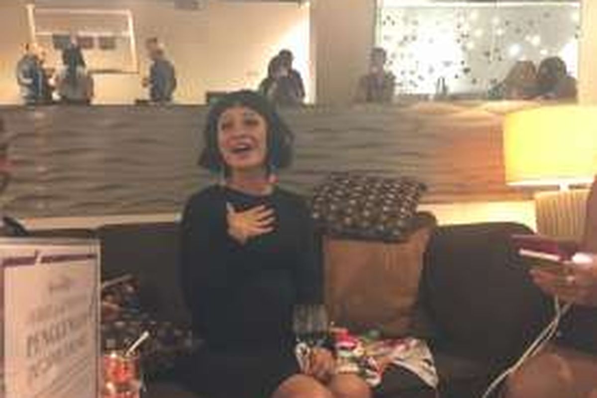 Vokalis Andien Aisyah di sela peluncuran lini busana Happa & Happa xy di Senayan City, Jakarta Pusat, Jumat (28/10/2016).