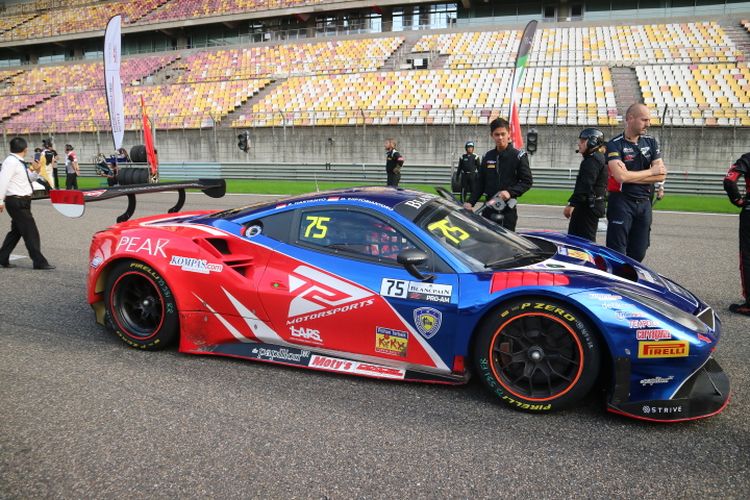 Mobil balap Ferrari 488 GT3 tim T2 Motorsports jelang race 1 ajang Blancpain GT World  Challenge Asia 2019 ronde VI di Sirkuit Shanghai, China, Jumat (27/9/2019).