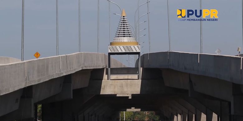 Simbol Tumpeng di Fly Over Ahmad Yani Semarang