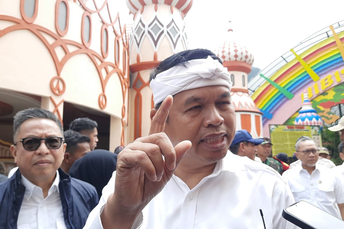 Gubernur Jawa Barat Dedi Mulyadi memberintahkan untuk membongkar wisata rekreasi Hibisc Fantasy Puncak Bogor, Jawa Barat, Kamis (6/3/2025). Hal ini dilakukan menyusul temuan pelanggaran lingkungan dan izin operasional.
