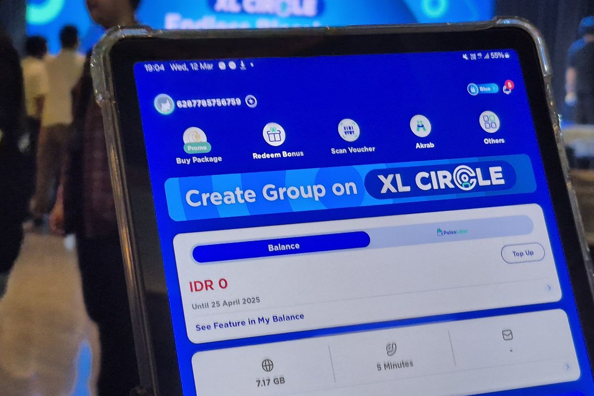 Tampilan depan aplikasi MyXL versi terbaru. Dalam versi ini, pengguna kartu XL bisa membuat grup Circle dengan pengguna lain. Nantinya setiap anggota akan mendapat benefit tertentu. 