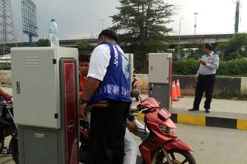 Petugas Dishub Jaga Gerbang Parkir Kalijodo, Pengunjung Lega