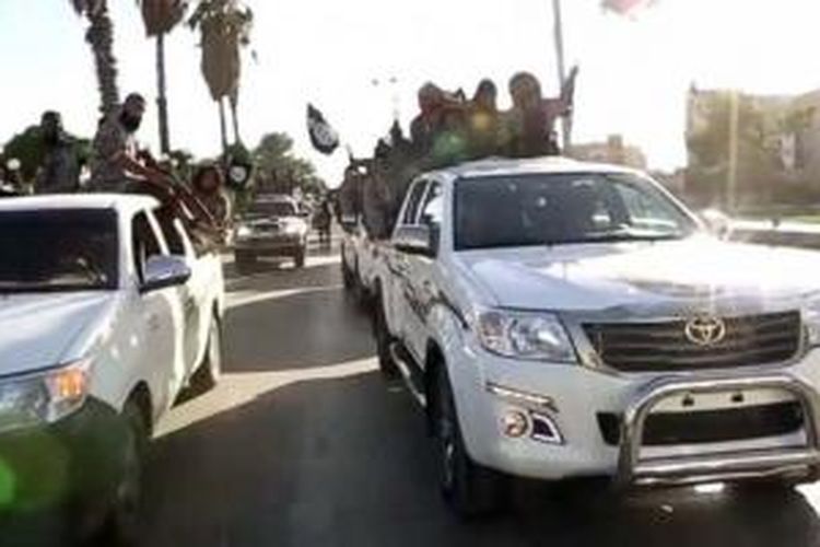 Mobil Toyota yang digunakan ISIS saat konvoi.