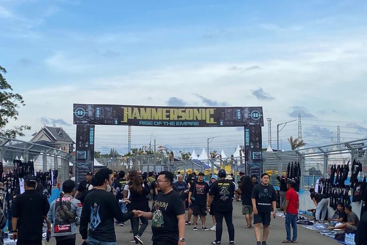 Acara hari kedua Hammersonic 2023 dibanjiri oleh para metalhead yang sudah memadati area Pantai Carnaval Ancol.