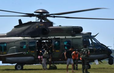 Detik-detik TNI-Polri Evakuasi Jenazah Suster Gabriela dari Jurang, KKB  Terus Tembaki Lokasi Halaman all - Kompas.com