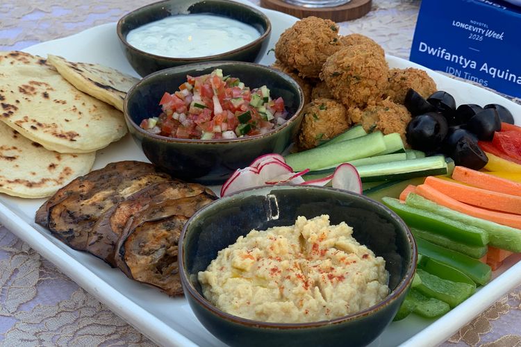 Mediterranean Mezze Board, Sajian Platter Mediterania Kaya Rempah