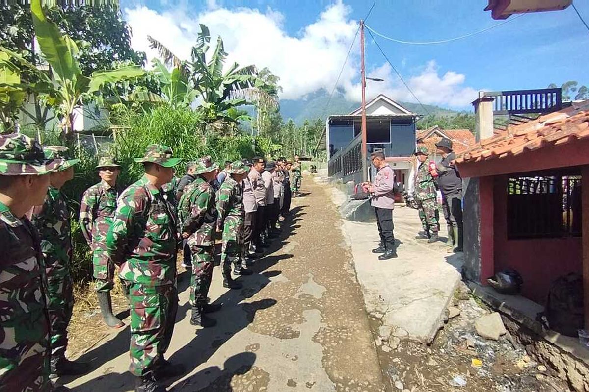 Apel Gabungan operasi pencarian pendaki yang hilang di Gunung Cikuray di pimpin Kapolsek Cilawu, Kamis (15/05/2025)