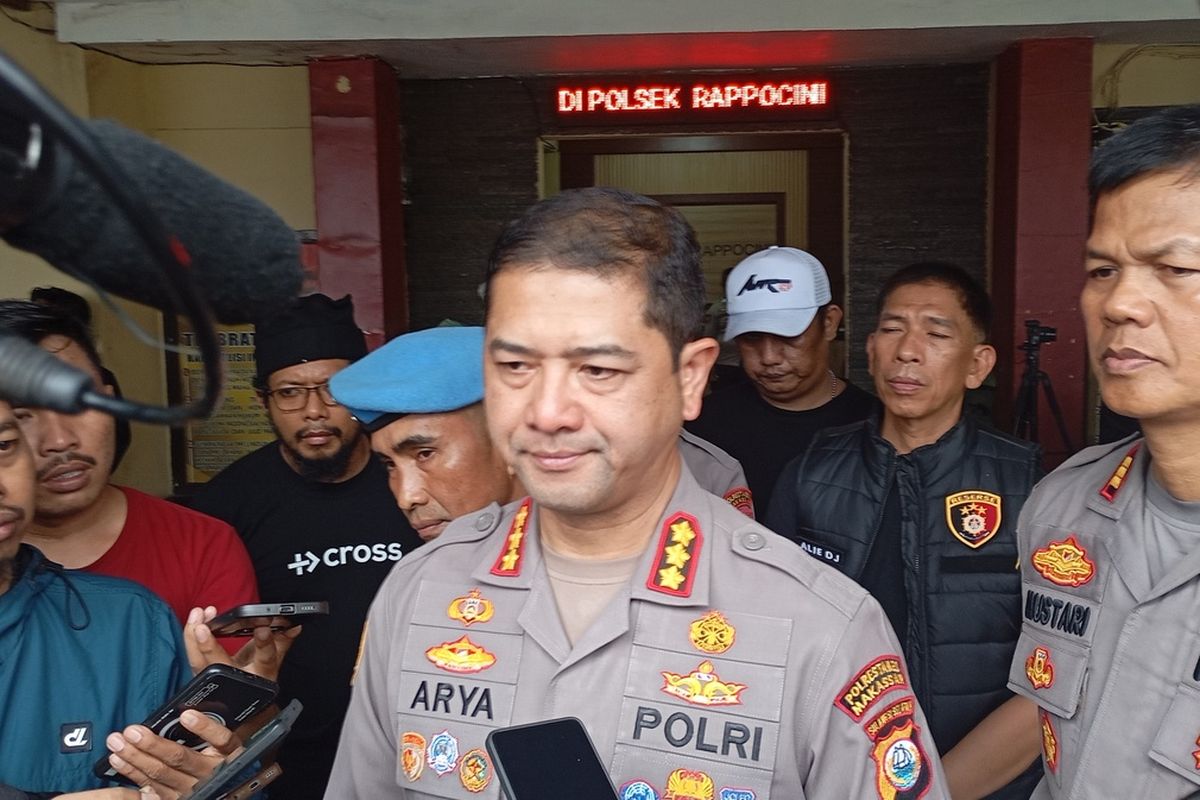 Kapolrestabes Makassar Kombes Pol Arya Perdana saat diwawancarai awak media di Mapolsek Rappocini, Kota Makassar, Sulsel, Minggu (1/6/2025).