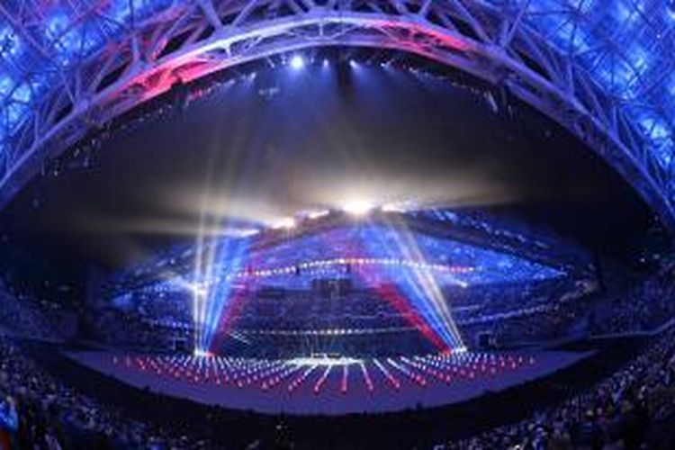Pembukaan Olimpiade Musim DIngin di Sochi, Rusia, Jumat (7/2/2014), menampilkan beragam atraksi termasuk tarian kolosal ini.