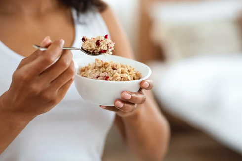 10 Cara Makan Lebih Sedikit tapi Tetap Kenyang, Cocok untuk Diet