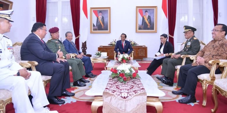 Presiden Joko Widodo memimpin pertemuan trilateral dengan Malaysia dan Filipina di Gedung Agung, Yogyakarta, Kamis (5/5/2016). Pertemuan membahas keamanan perairan, terorisme, dan kejahatan transnasional.