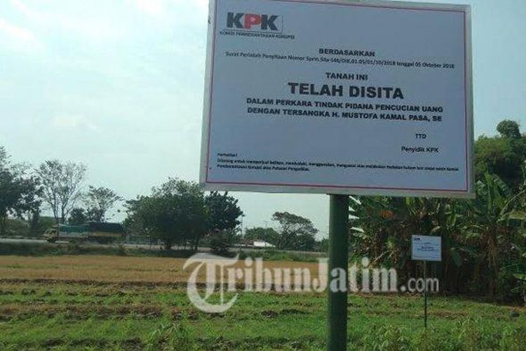 Dua sawah yang diduga hasil Tindak Pidana Pencucian Uang oleh Mustafa Kamal Pasa disita oleh tim penyidik KPK, Rabu (3/7/2019). 
