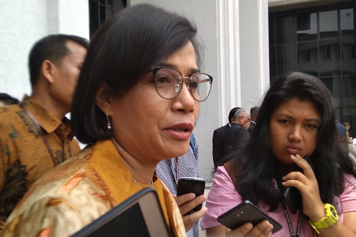 Menteri Keuangan Sri Mulyani Indrawati usai menghadiri pengucapan sumpah 5 anggota BPK terpilih periode 2019-2024 di Gedung MA, Jakarta, Kamis (17/10/2019).