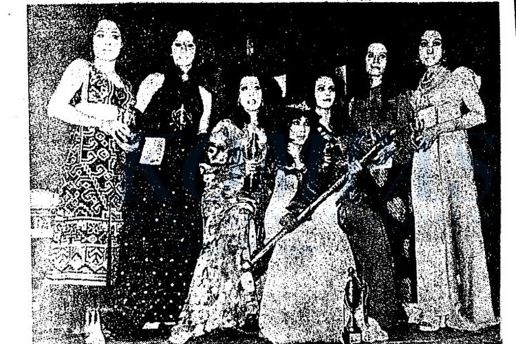 Para waria yang mengikuti kontes Ratu Wadam (Wanita Adam) pada Djakarta Fair 1970.