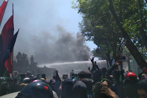 Bentrokan Mahasiswa dan Polisi di Depan Gedung DPRD Sulsel, Ini Penyebabnya