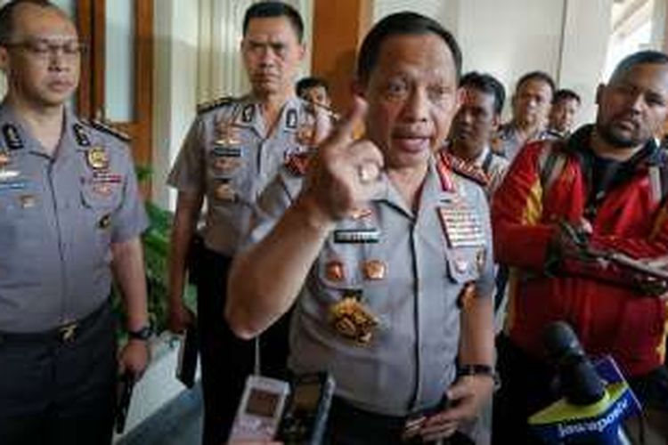 Kepala Kepolisian RI (Kapolri) Jenderal Tito Karnavian saat ditemui usai menghadiri rapat koordinasi terbatas tingkat menteri terkait keamanan nasional, di kantor Kemenko Polhukam, Jakarta Pusat, Selasa (20/12/2016).