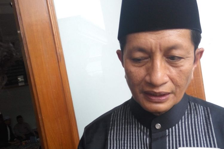 Imam besar Masjid Istiqlal Nasaruddin Umar saat berada di kediaman mantan Ketua Umum Pengurus Besar Nahdlatul Ulama (PB NU) almarhum KH Hasyim Muzadi  di kompleks Pesantren Al Hikam 2, Jalan H Amat, Kelurahan Kukusan, Beji Kota, Depok, Jawa Barat, Kamis (16/3/2017).