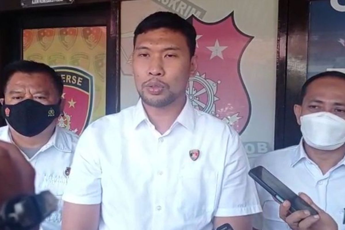 Kasatreskrim Polres Ngawi AKP Agung Joko Haryono, keluarga tewas diduga terkena jebakan tikus beraliran listrik di Desa Sumberbening, Kecamatan Bringin, Kabupaten Ngawi melapor ke Polisi. Polisi telah memeriksa sejumlah saksi dalam kejadian tersebut.