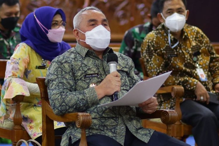 Gubernur Kaltim Isran Noor saat menggelar rapat koordinasi dengan Forum Koordinasi Pimpinan Daerah (Forkopinda) di Samarinda, Kamis (4/2/2021). 