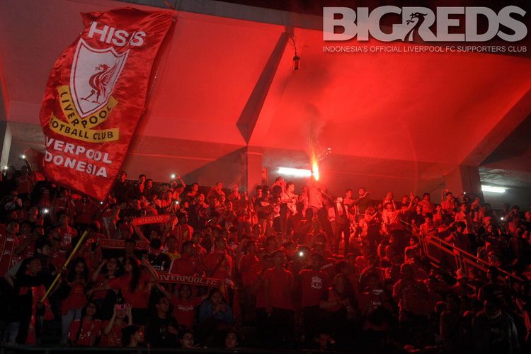 Suasana nonton bareng pertandingan Liverpool bersama BIGREDS IOLSC, komunitas suporter resmi Liverpool FC di Indonesia.