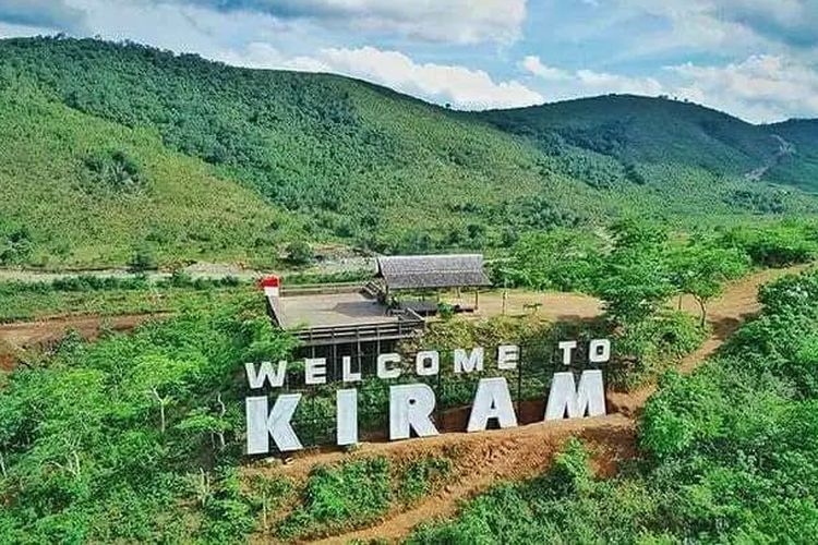 Kiram Park adalah tempat wisata dengan pemandangan perbukitan di Kabupaten Banjar, Kalimantan Selatan.