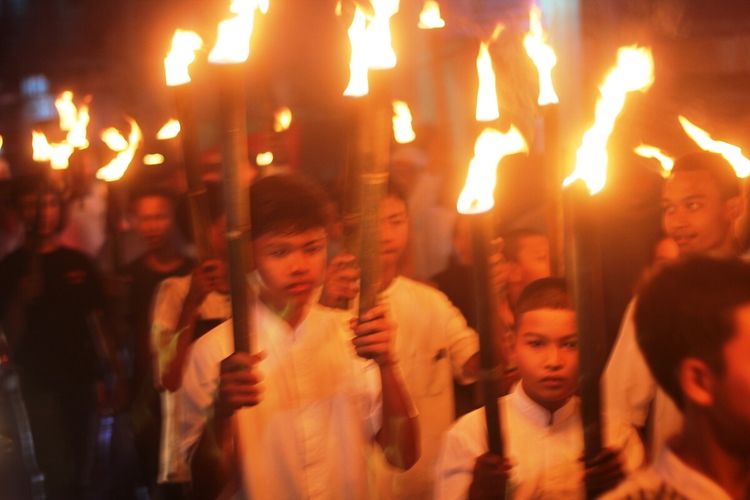 Pawai obor diikuti ribuan peserta di Kabupaten Cianjur, Jawa Barat, dalam rangka menyambut tahun baru Islam 1 Muharram, Jumat malam