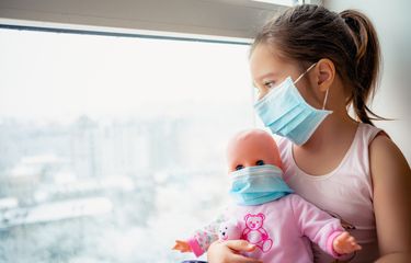 Ilustrasi perawatan Covid-19 di rumah sakit untuk anak