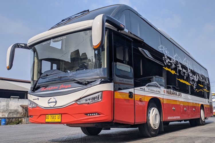 Sasis bus Hindo di PO Harapan Jaya