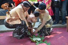 Tedhak Siten, Tradisi Turun Tanah yang Penuh Makna dan Harapan