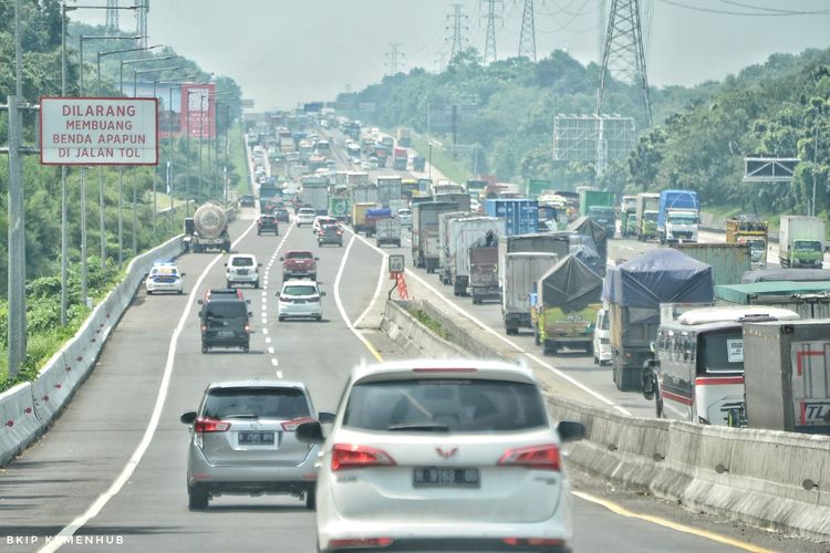 Ilustrasi kepadatan di Tol Jakarta-Cikampek