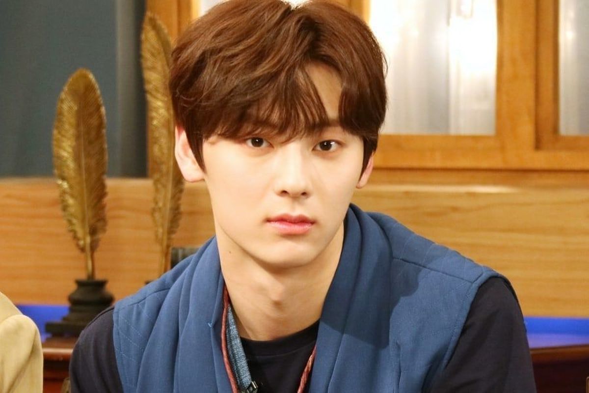 Minhyun, salah satu member NUEST.