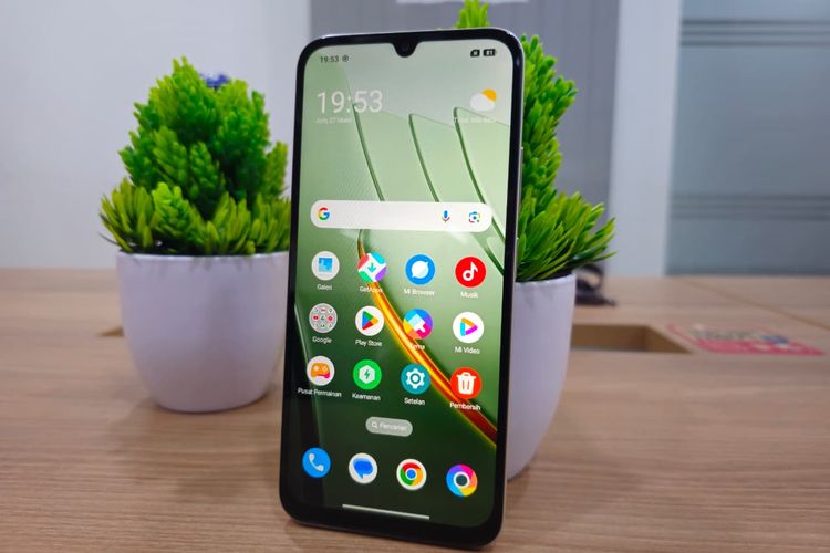 Poco C81 Pro dibekalsi layar LCD 6,9 inci, resolusi 1600 x 720 254 ppi, refresh rate hingga 120 Hz, kecerahan 650 nit (standar), 800 nit (HBM).
