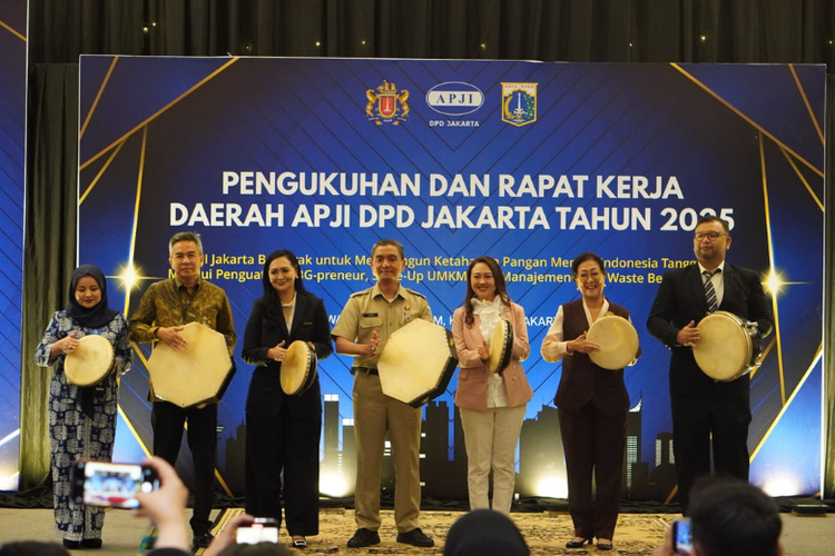 Rapat Kerja Daerah (Rakerda) Asosiasi Pengusaha Jasaboga Indonesia (APJI) DPD Jakarta yang diselenggarakan di Lippo Swasana Ballroom, Kuningan, Senin (15/12/2025).