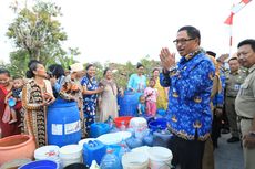 Pj Gubernur Jateng Salurkan Air Bersih di Desa Weding, Demak, Warga Ucapkan Terima Kasih