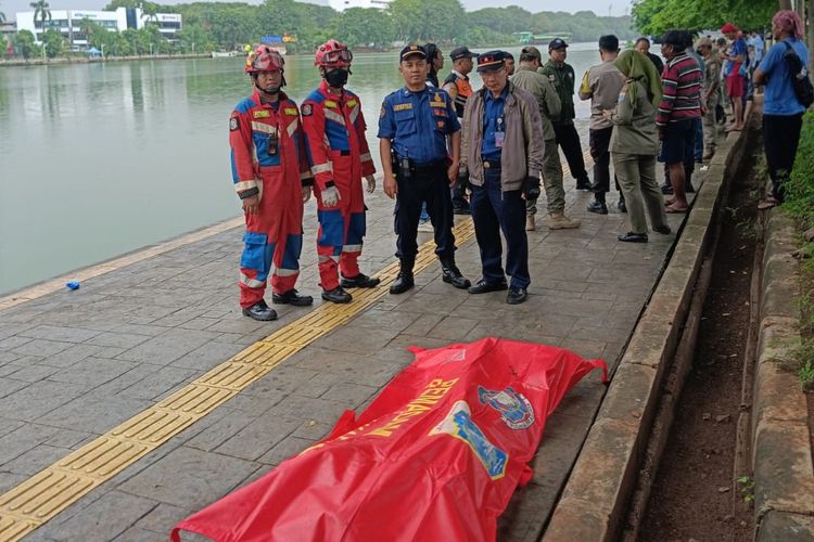 Mayat Pria Tanpa Identitas Ditemukan Mengambang di Danau Sunter
