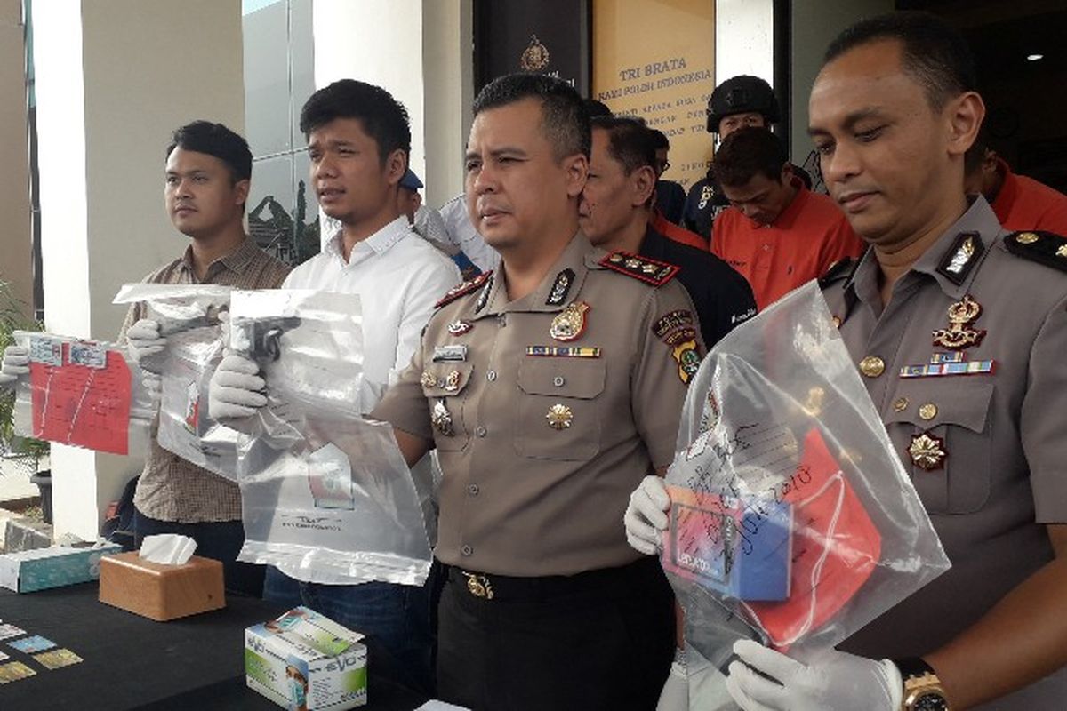 Polres Tangerang Selatan mengungkap kasus penganiayaan pengemudi ojek online oleh kelompok polisi gadungan pada Selasa (7/8/2018).