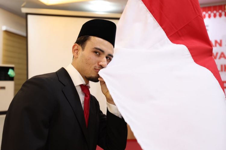 Nathan Tjoe-A-On sudah resmi menjadi warga negara Indonesia (WNI). Kepastian ini setelah dirinya melakukan pengambilan sumpah dan janji pewarganegaraan di Kantor Imigrasi (Kanim) Kelas I Khusus TPI Soekarno Hatta, Senin (11/3/2024).