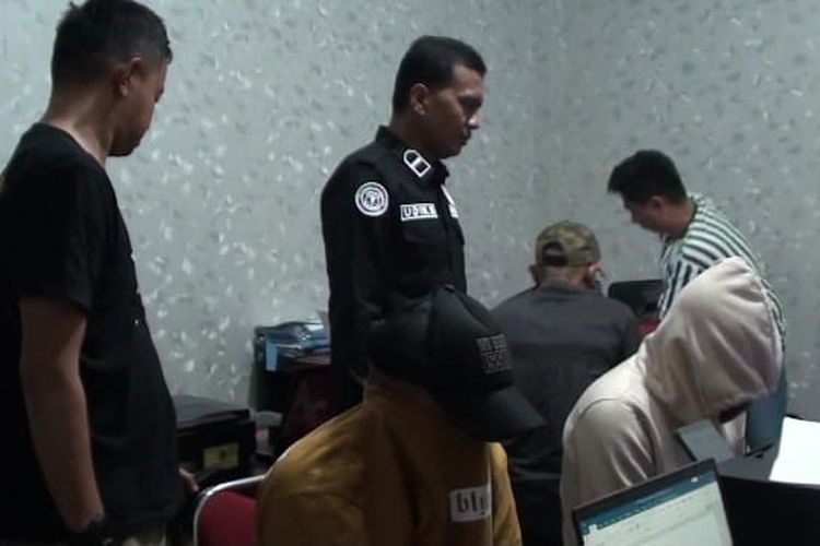 Dua anak pejabat di Kabupaten Gowa, Sulawesi Selatan diamankan polisi atas kasus pemerkosaan terhadap seorang gadis. Rabu, (3/3/2024).