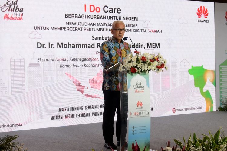 Director of ICT Strategy and Business Huawei Indonesia Mohamad Rosidi saat seremoni kegiatan berbagi hewan kurban sebagai bagian dari komitmen Huawei I Do Care, Jumat (23/6/2023).